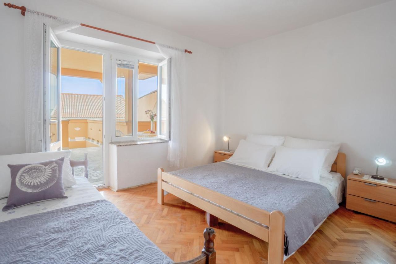 Urica Apartment Метайна Екстериор снимка