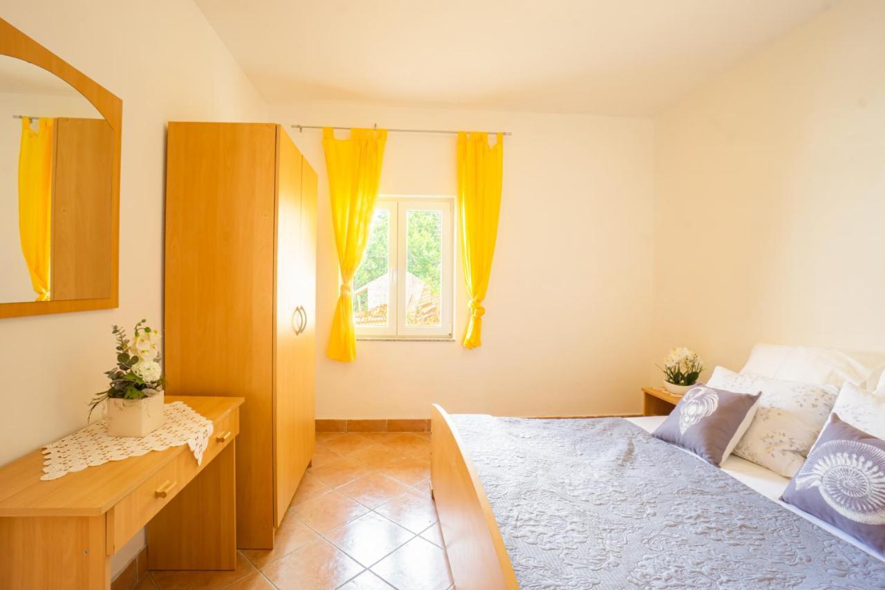 Urica Apartment Метайна Екстериор снимка