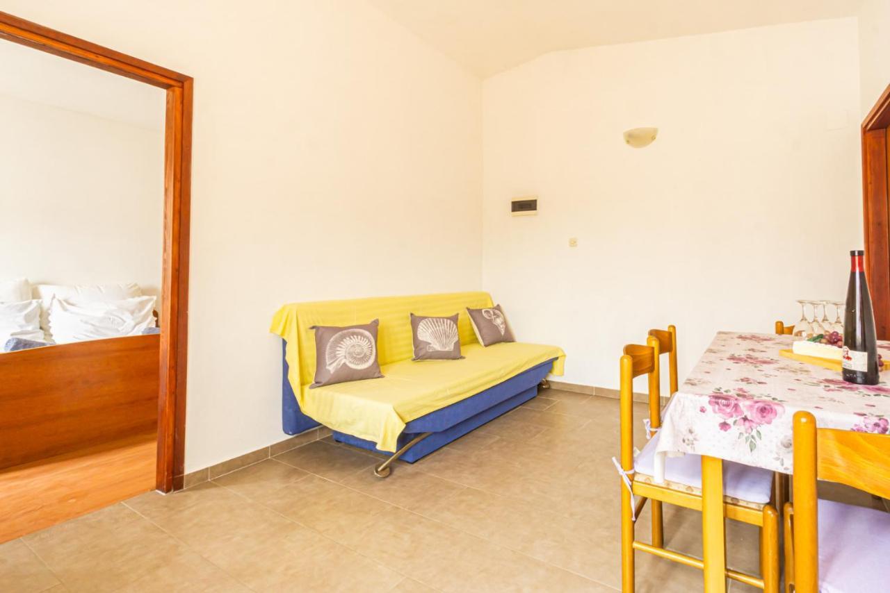 Urica Apartment Метайна Екстериор снимка