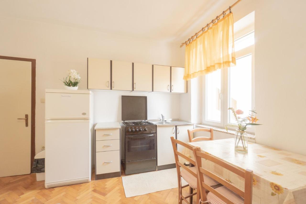 Urica Apartment Метайна Екстериор снимка