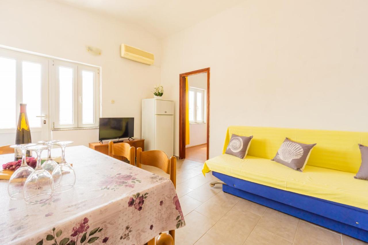 Urica Apartment Метайна Екстериор снимка